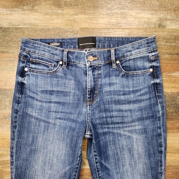 White House Black Market Mid Rise Girlfriend Everyday Soft Raw Edge Size 6S - Picture 2 of 9